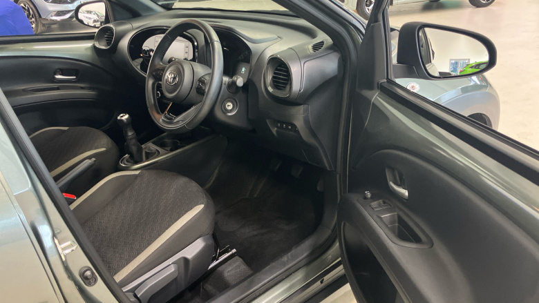 Toyota Aygo X 1.0 VVT-i Edge 5dr Petrol Hatchback